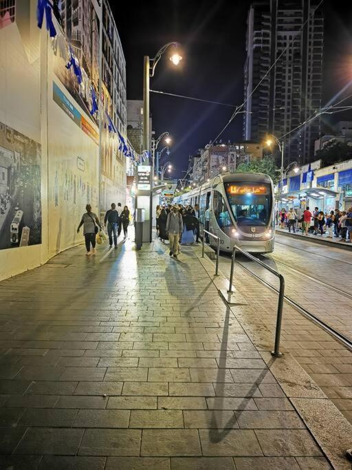 Stunning Apartment Located In The Heart Of The City Center, Close To A Synagogue, Train Station, Mahane Yehuda Market, Etc. Jerusalem Exterior foto
